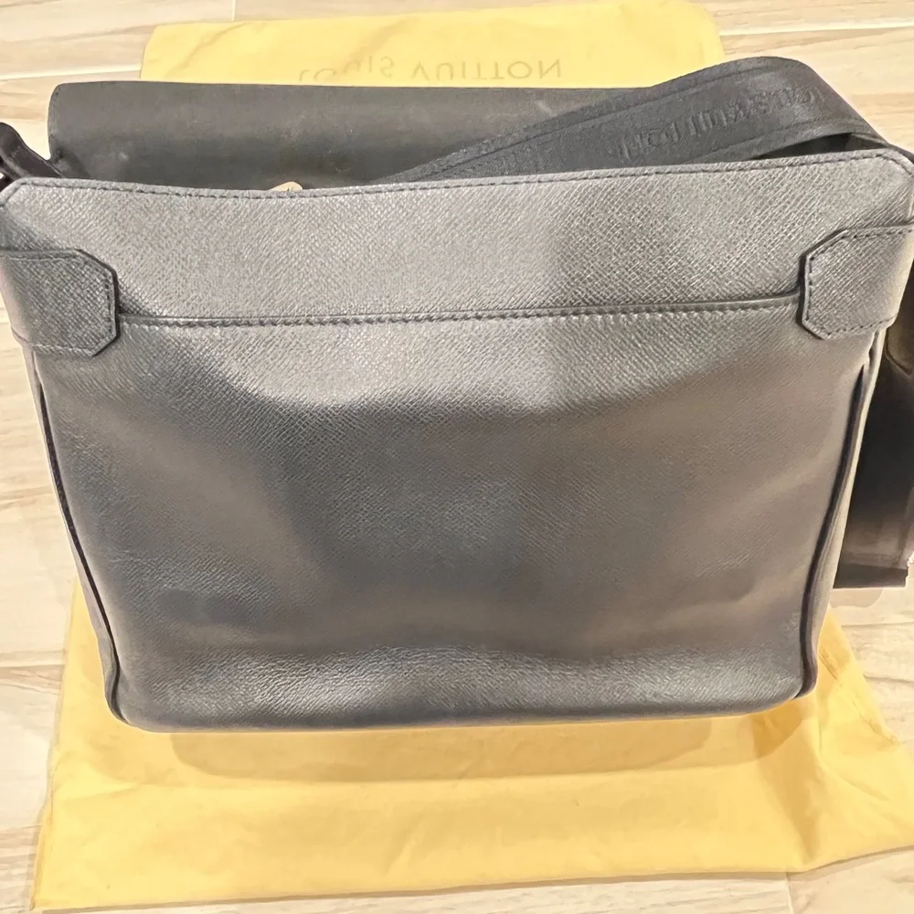 Louis Vuitton messenger bag - Picture 3 of 10